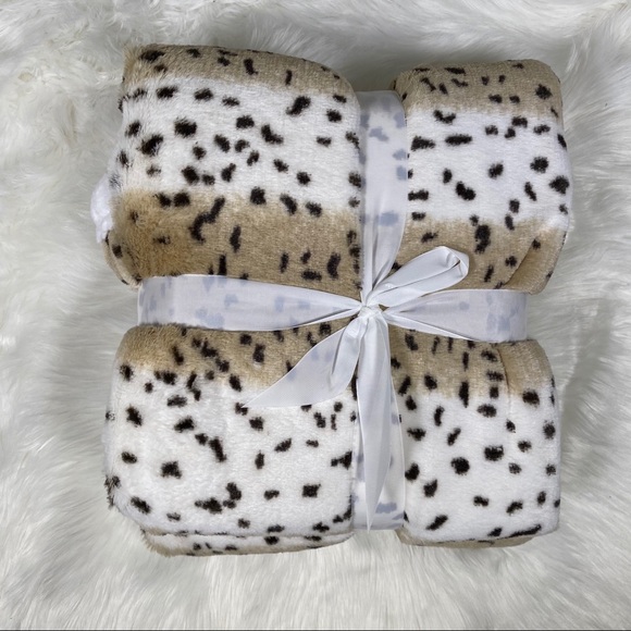 ✨SALE✨Savannah Micromink Sherpa Throw - Picture 2 of 3